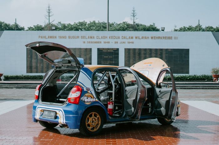 Toyota Etios untuk reli wajib pakai rollbar 