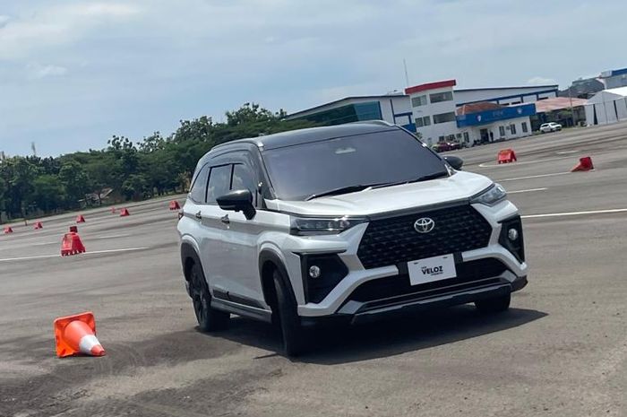Toyota Veloz HEV Q Modellista TSS.