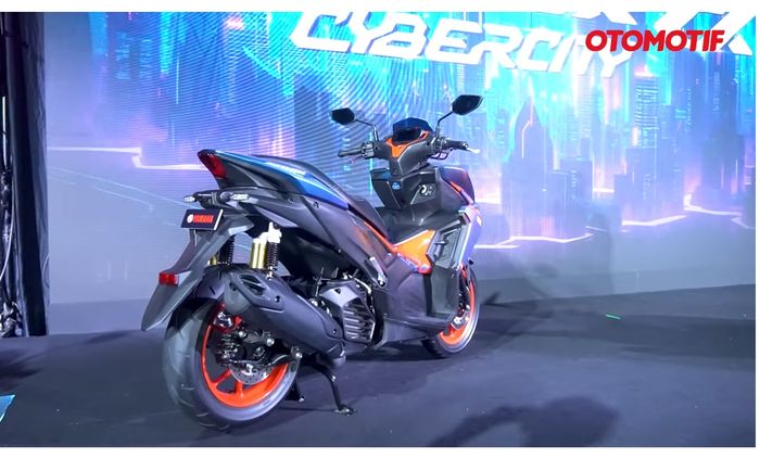 Tampilan belakang, bentuk stoplamp mirik Yamaha R1