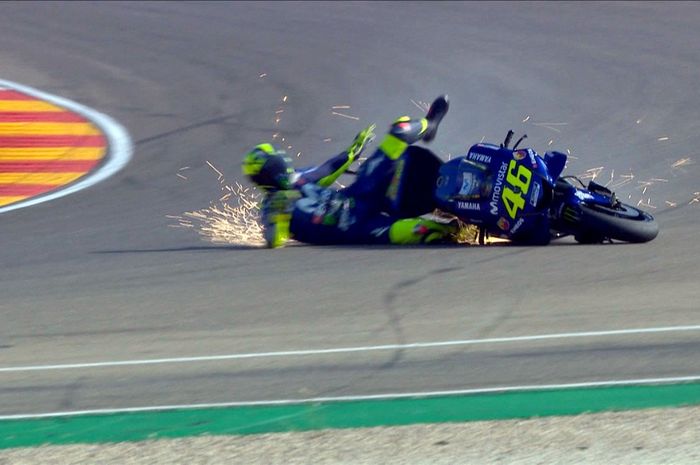 Valentino Rossi crash di tikungan kedua saat FP3 MotoGP Aragon