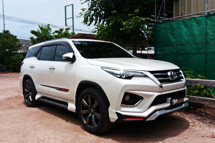 Toyota Fortuner TRD pakai body kit Vazooma-XT buatan Ter Studio Thailand