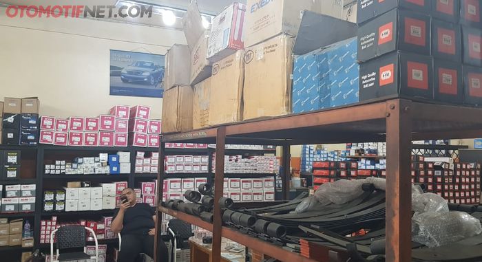 Selain spare parts impor dengan harga terjangkau, Akhiong juga membuat beberapa komponen sendiri