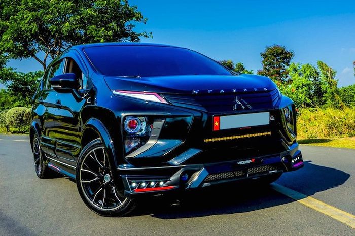 Tampilan depan Mitsubishi Xpander pasang body kit lansiran Vazooma X