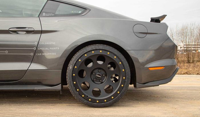 Pelek Ford Mustang ini ganti lansiran Klassik B ukuran 20 inci 