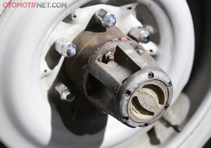 Freelock menggunakan keluaran Warn. 