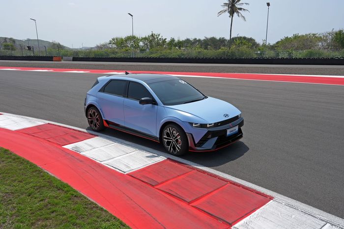 Menu Track Mode cocok digunakan di sirkuit