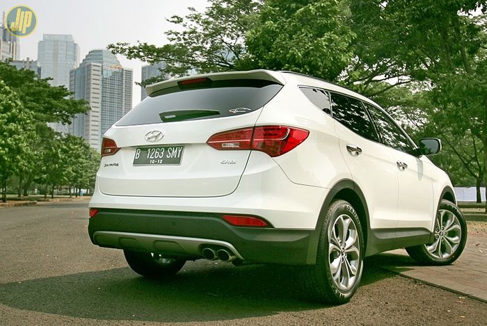 Hyundai Santa Fe CRDi 2012. Eksterior belakang