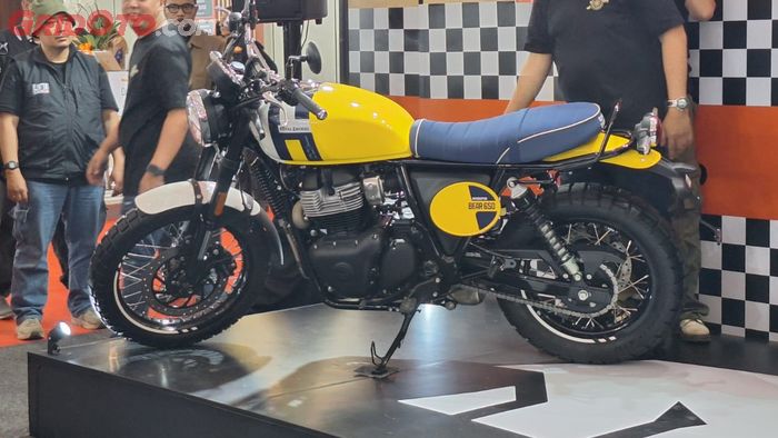 Royal Enfield Bear 650 warna Wild Honey 