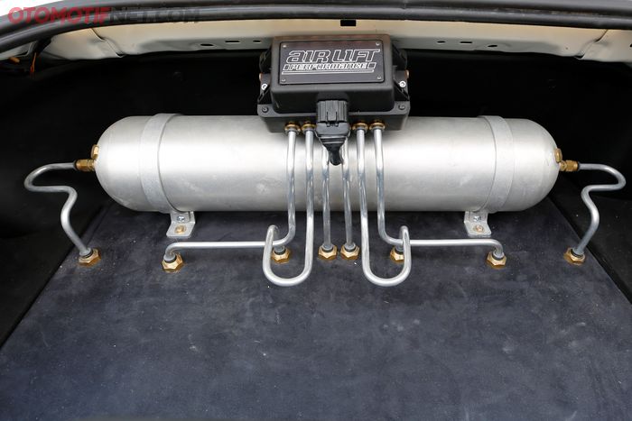 Setup piranti airsus di bagasi oleh Art Custom Works