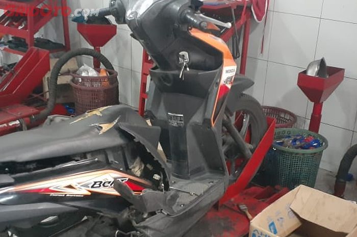 Honda BeAT Injeksi dalam proses tune-up dibengkel resmi Honda 