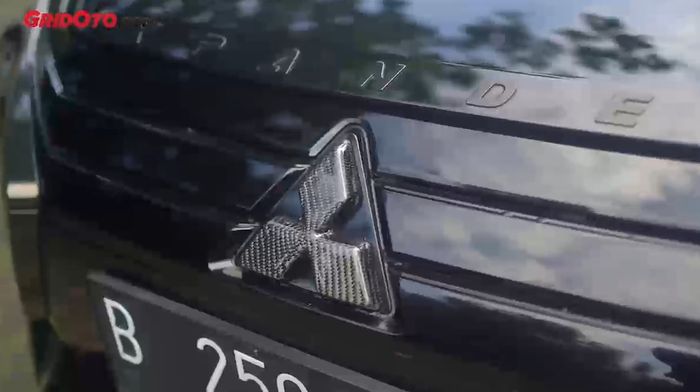 Emblem Mitsubishi full carbon