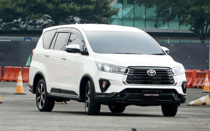 Toyota New Kijang Innova Facelift.