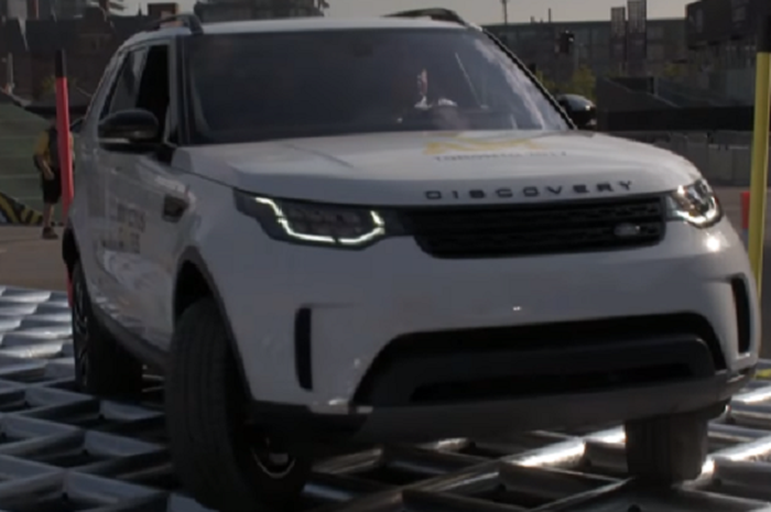 Ilustrasi Jaguar &amp; Land Rover Driving Experience