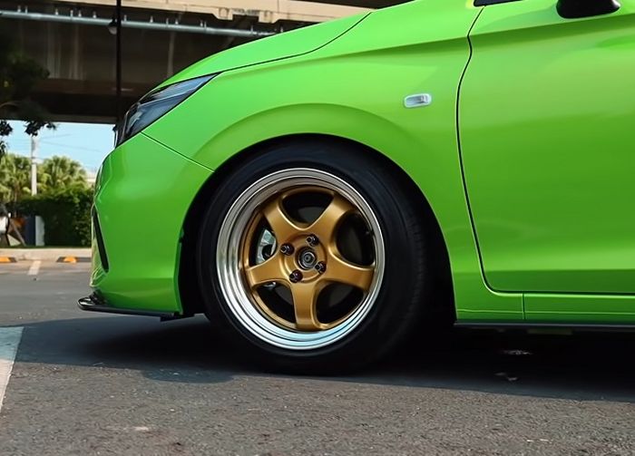 Modifikasi Honda City Hatchback pakai pelek W Work Meister S1 ukuran 15 inci