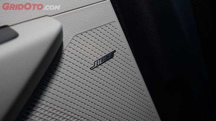 Varian Signature menggunakan sistem speaker dari Bose