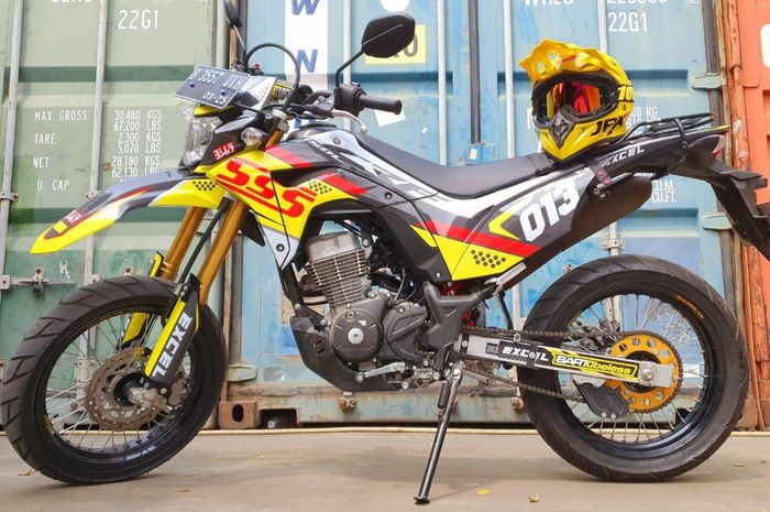 Supermoto bisa langsung pakai pelek jari-jari tubeless, Takasago Excel sediakan wheelset-nya