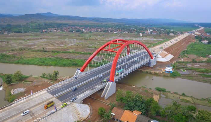 Jembatan Kali Kuto, salah satu ikon di ruas tol Batang-Semarang