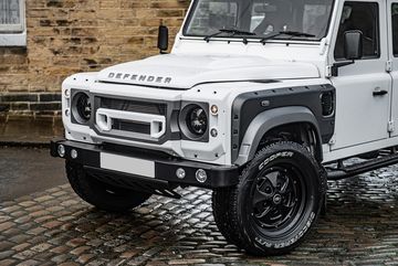 Land Rover Defender ala Chelsea Truck Bersolek Kekinian Jadi ...