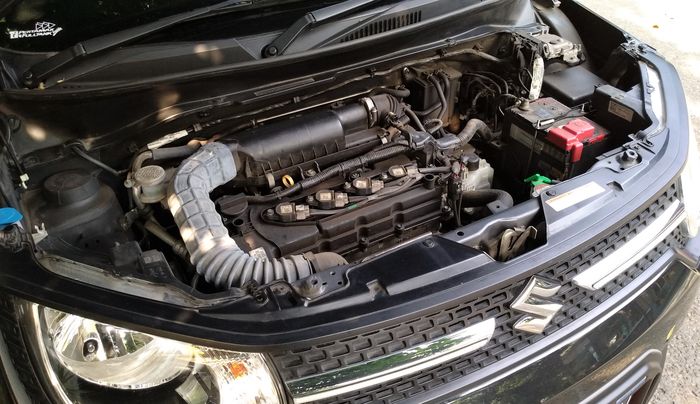 Cairan di kompartemen mesin tidak luput dari pemeriksaan