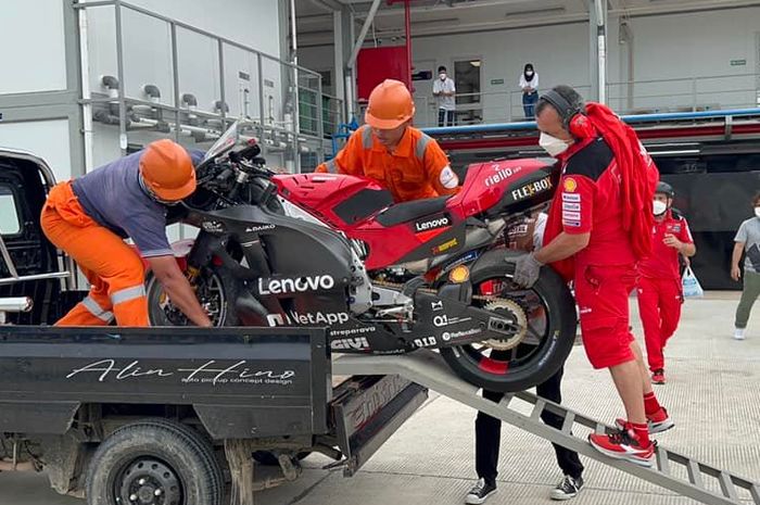 Francesco Bagnaia jadi salah satu pembalap yang terjatuh saat jajal sirkuit Mandalika di tes MotoGP Indonesia 2022