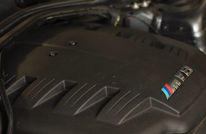 Modifikasi BMW 1M 'jadi-jadian' mesin V8 bertenaga 414 dk