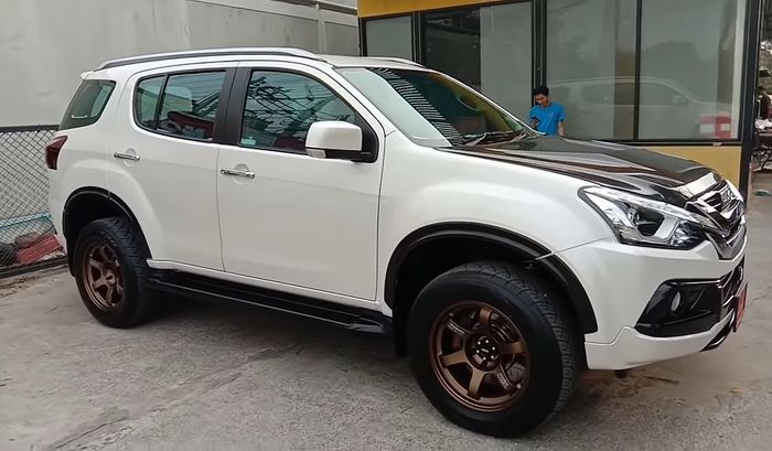 Modifikasi Isuzu MU-X tampil sporty dengan ubahan simpel