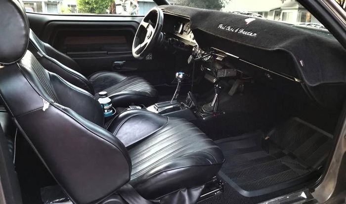 Tampilan interior modifikasi ekstrem Dodge Challenger 