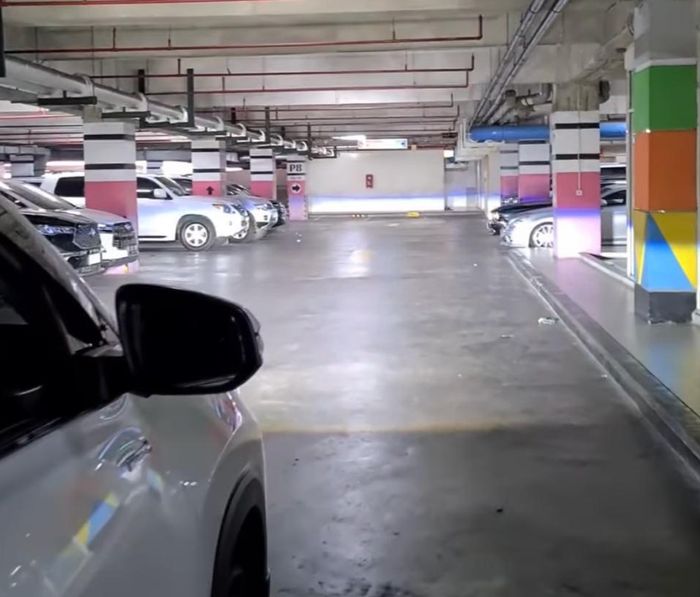 Jangkauan headlamp proyektor Shine Auto Light pada Toyota Kijang Innova Zenix sampai 50 meter