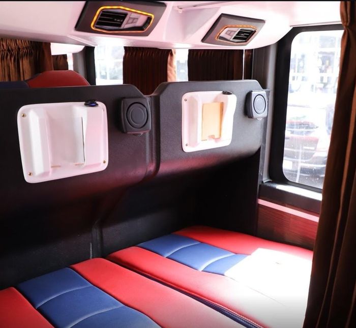 Interior kabin bus baru PO Borlindo, mengusung konfigurasi 2-1.