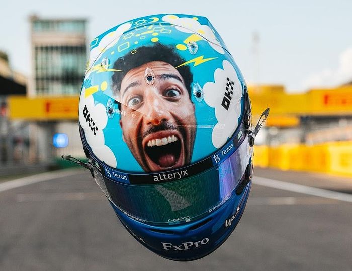 Helm spesial Daniel Ricciardo di F1 Italia 2022, dipersembahkan untuk Valentino Rossi