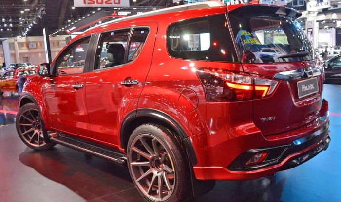 Isuzu MU-X custom mejeng di BIMS 2019