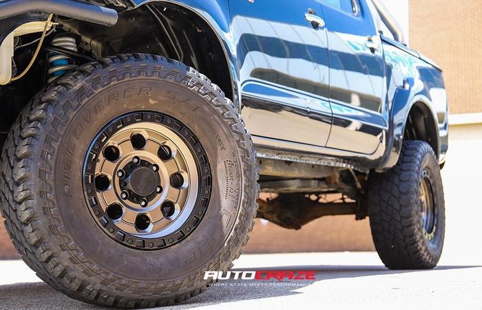 Modifikasi Toyota Hilux lawas pakai pelek American Racing ATX AX2 16 inci