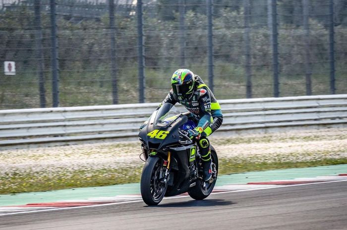 Dalam upaya bangkit di MotoGP Spanyol 2021, Valentino Rossi bersama para pembalap akademi VR46 berlatih di sirkuit Misano, Italia