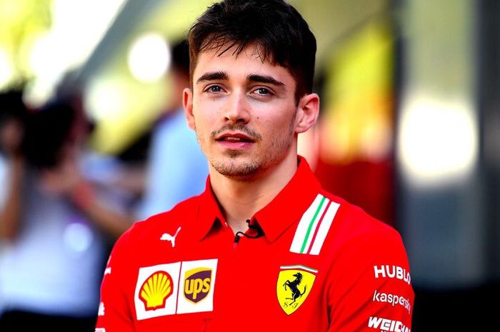 Dikabarkan menolak tawaran perpanjangan kontrak, Charles Leclerc berharap Sebastian Vettel bertahan di tim Ferrari