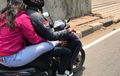Street Manners : Jangan Asal Duduk, Begini Teori Berboncengan Motor yang Benar