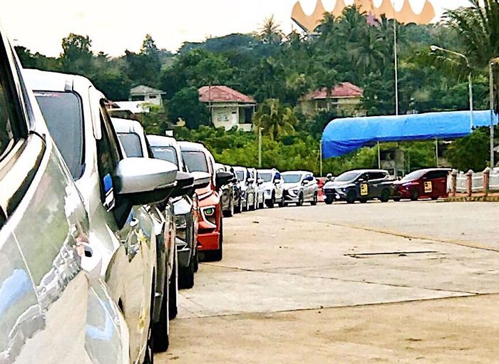 Puluhan pengguna Mitsubishi Xpander yang tergabung dalam komunitas X-MOC Pengda Jakarta melakukan perjalanan wisata dari Jakarta menuju Pulau Pahawang.