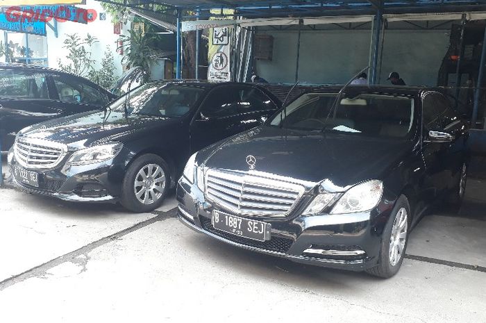 Mercedes-Benz E200 eks taksi di Pool Bluebird Cijantung, Jakarta Timur.