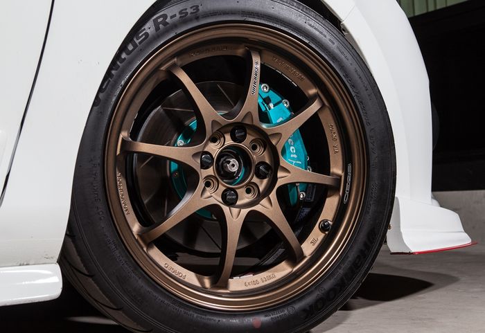 Modifikasi Toyota Yaris lele pasang pelek Volk Racing CE28 ukuran 16x7 inci 