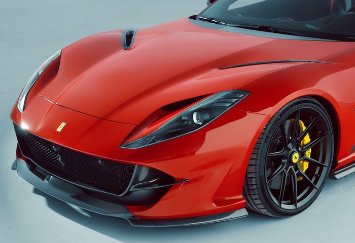 Ferrari 812 GTS juga mendapatkan body kit berbahan karbon