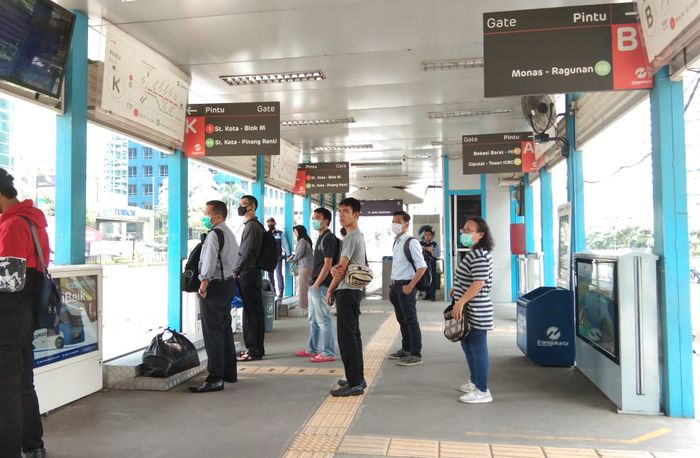Transjakarta Hanya Melayani Pembayaran Non Tunai Mulai Besok, Terapkan Social Distancing