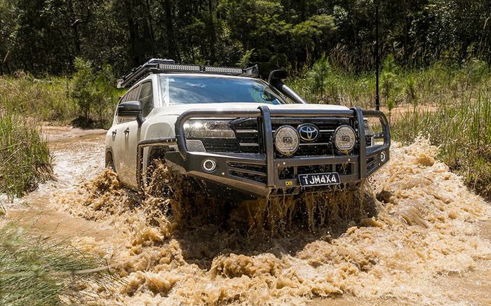 Modifikasi Toyota Land Cruiser 300 dibekali sederet aksesori off-road