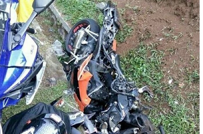 Moge identik dengan Suzuki GSX-R600 remuk akibat kecelakaan di jalur Cikidang, Sukabumi