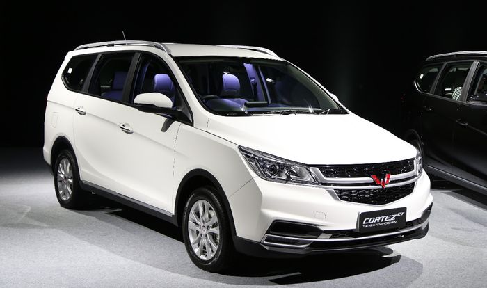 Wuling Cortez CT S dibanderol Rp 213,8 juta (6MT) dan Rp 233,8 juta (CVT)