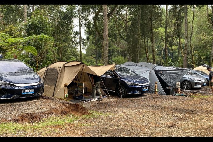 Komunitas Beyond menggelar acara camping bareng di Lembang, Bandung