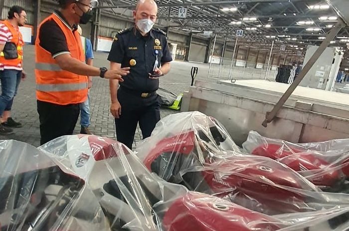 Motor pembalap Idemitsu Asia Talent Cup (IATC) 2021 yang tiba di Indonesia.