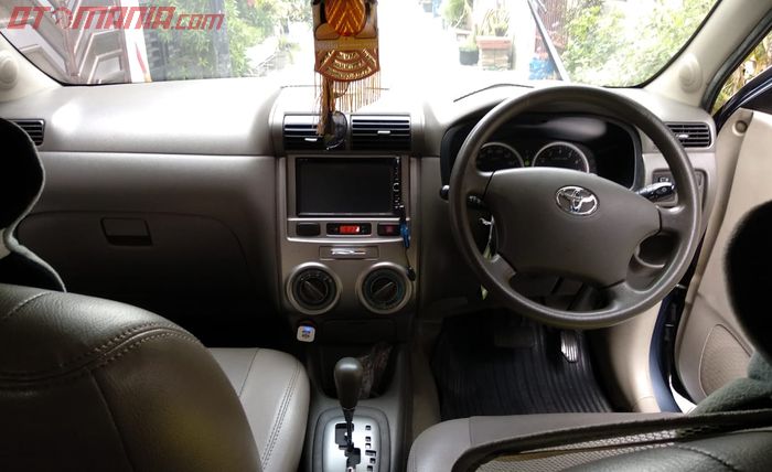 Interior Toyota Avanza 1.5 S A/T tahun 2010