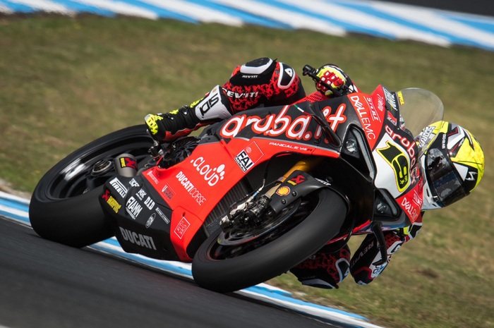 Alvaro Bautista menang race 1 WorldSBK Australia 2019