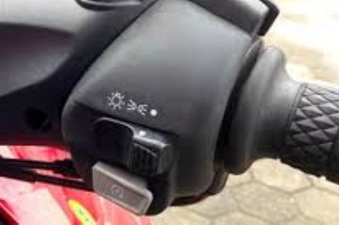 Ilustrasi Saklar lampu pada motor