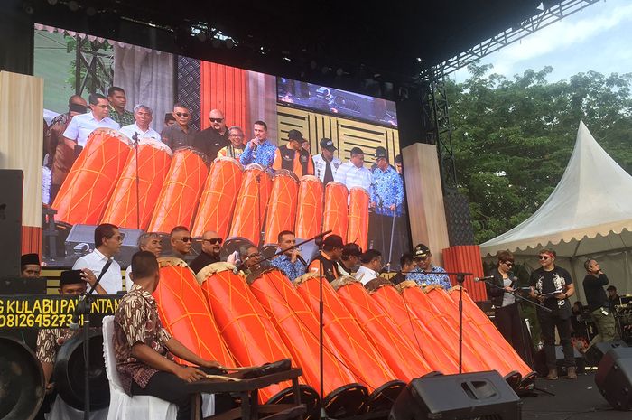 Memukul Gondang Sambilan tanda IIBG 2018 resmi dibuka