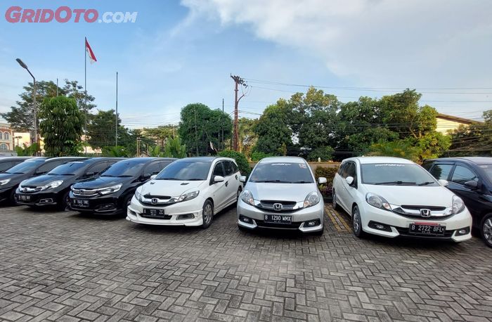 Deretan Honda Mobilio milik para member Mobility chapter Tangerang.